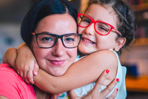 americasbest Lady hugging a girl child