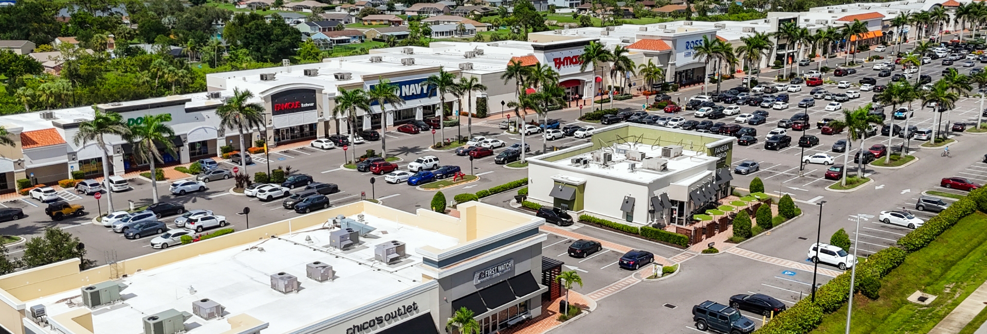 cocovs Leasing_Hero Desktop Aerial view of Cocoplum Village Shops strip
